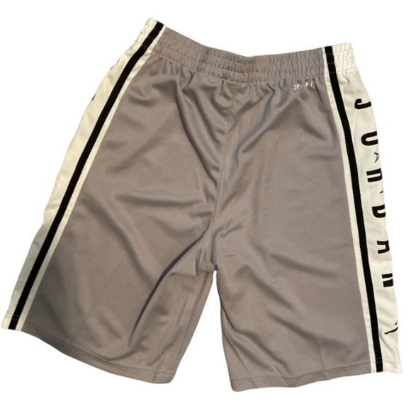 JORDAN Boys Atmosphere Gray Basketball Shorts Kids Size Large NWT - Picture 3 of 8
